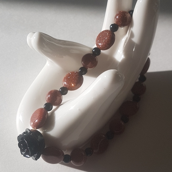 🌹 Rose Gold Flower Beaded Bracelet - Picture 4 of 6